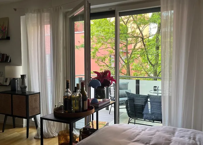 Modern & Cozy Muenchner Freiheit With Balcony