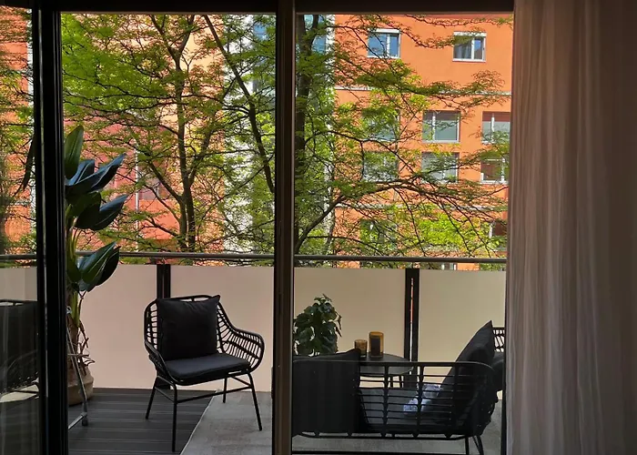 Modern & Cozy Muenchner Freiheit With Balcony Monaco di Baviera