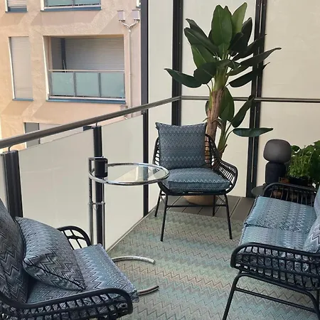 Modern & Cozy Muenchner Freiheit With Balcony Monaco di Baviera